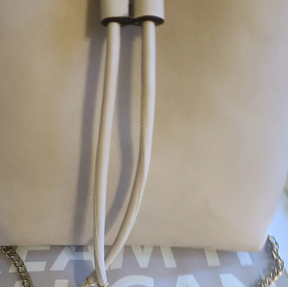 MELIE BIONCO LARGE CROSSBODY W GOLD CHAIN STRAP - Picture 14 of 15